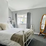 Beautiful, 1 Bedroom Cottage