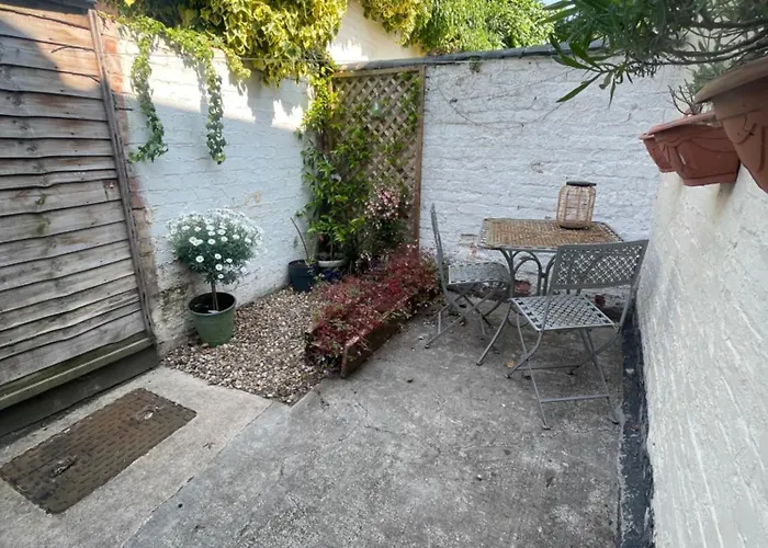 Beautiful, 1 Bedroom Cottage